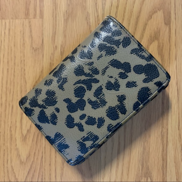 Cute little leopard print credit card/ID & folded cash wallet - Picture 1 of 3